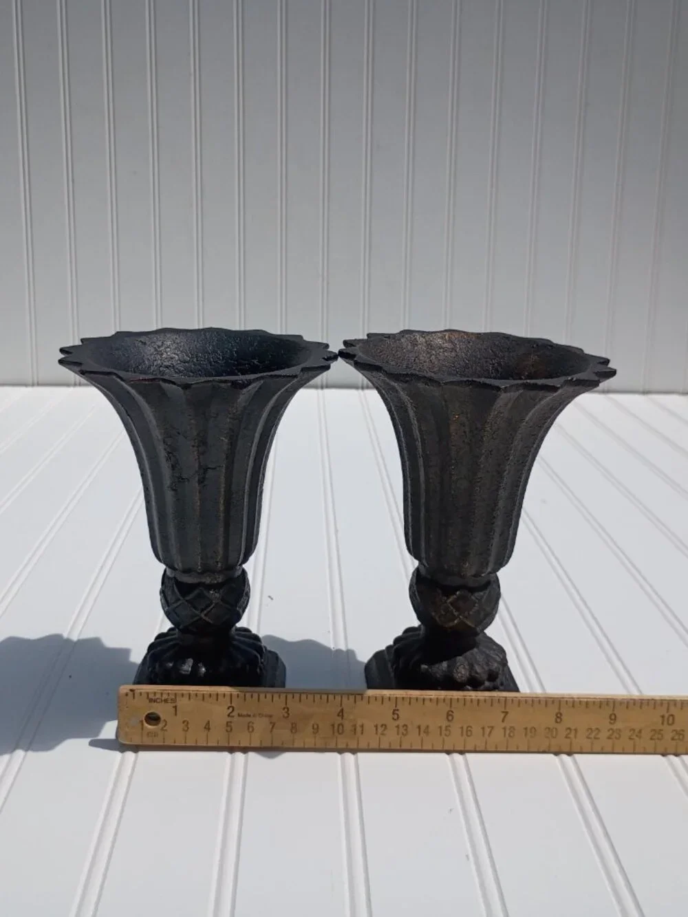 Set of 2 Cast Resin Vases 7.25